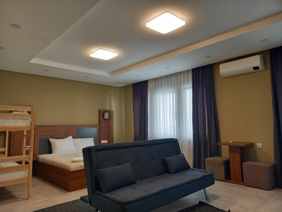 Hotel Centrum Titova Mitrovica Kültér fotó